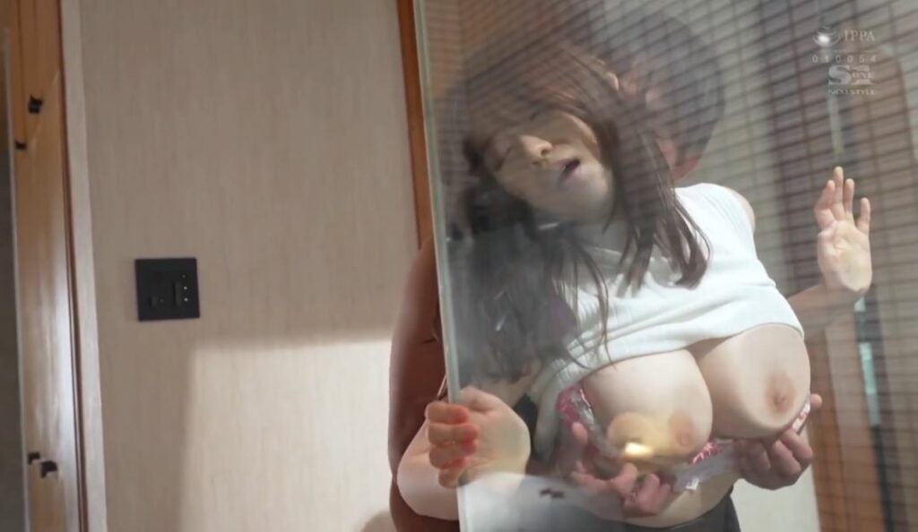 Nữ idol xinh đẹp và cậu thanh niên điển trai may mắn